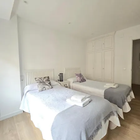 Piso En Pleno Centro De Al Lado De La Playa 1a139 By R2r Consulting * 希洪