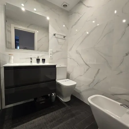 Piso En Pleno Centro De Al Lado De La Playa 1a139 By R2r Consulting Gijón