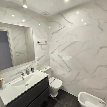 Piso En Pleno Centro De Al Lado De La Playa 1a139 Appartement *