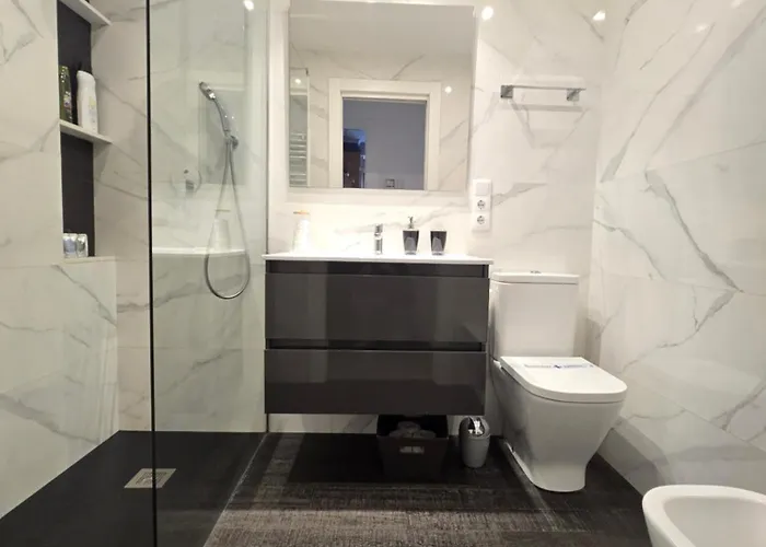 Piso En Pleno Centro De Al Lado De La Playa 1a139 By R2r Consulting Lejlighed Gijón