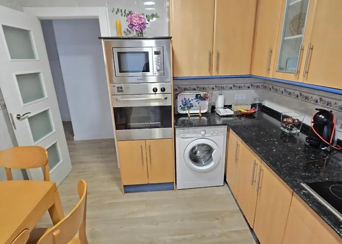 Piso En Pleno Centro De Al Lado De La Playa 1a139 By R2r Consulting *